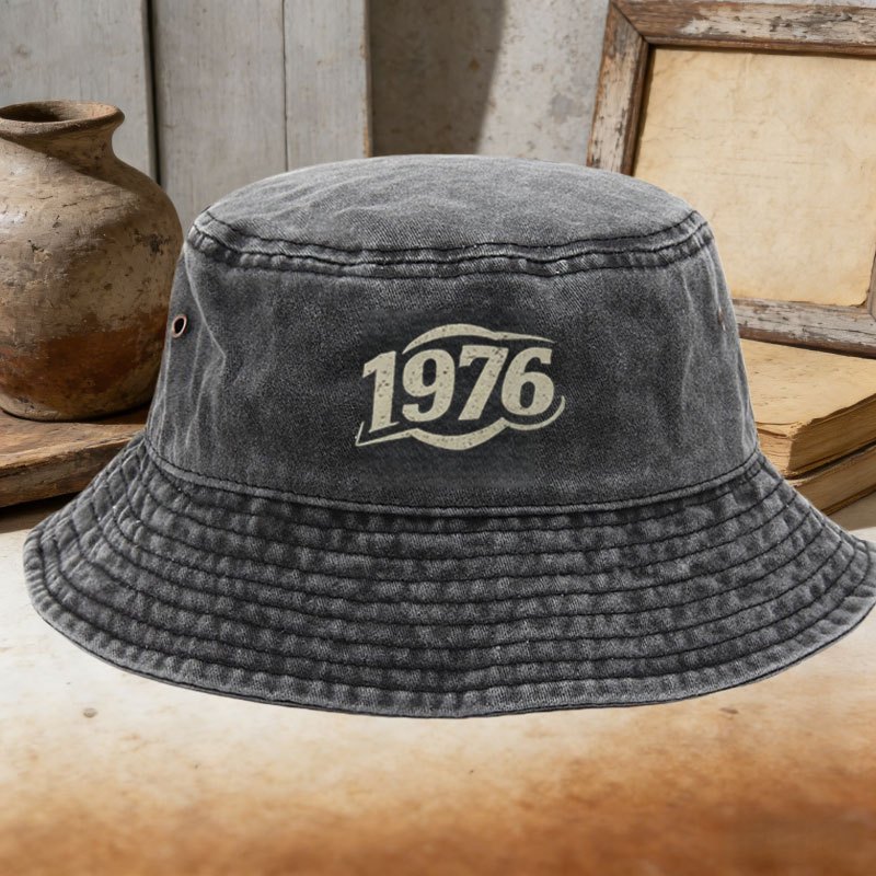 1976年という文字がプリントされたユニセックスバケットハッ - Outdoor Camping Decor Ideas のレビューと価格